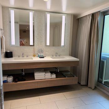 Sheraton Waikiki Beach Resort - Suite bathroom - Hotels Near Me - Honolulu, Hawaii
