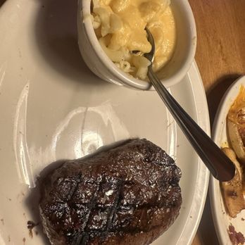 Texas Roadhouse - Hand-Cut Sirloin with Mac n cheese - Steakhouses Near Me - Kissimmee, Florida Texas Roadhouse - Hand-Cut Sirloin with Mac n cheese - Steakhouses Near Me - Kissimmee, Florida