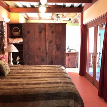 Dream Weaver Inn - Bedroom with king bed - Guest Houses Near Me - Puerto Peñasco, SON Dream Weaver Inn - Bedroom with king bed - Guest Houses Near Me - Puerto Peñasco, SON