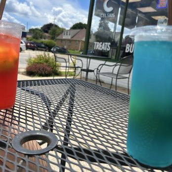 Twisted Plants - Lemonades on the patio - Vegetarian Near Me - West Allis, Wisconsin