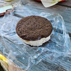 El El Frijoles - Yummy ice cream sandwich!