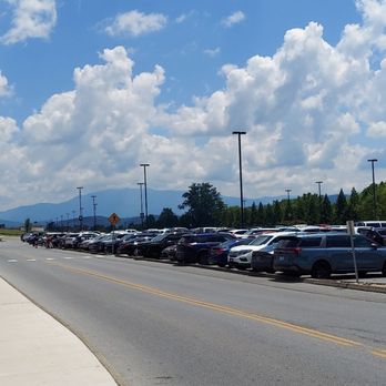 The Island - Free parking - Amusement Parks Near Me - Pigeon Forge, Tennessee