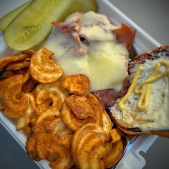 Lucky’s Kitchen - Food Trucks Near Me - West Allis, Wisconsin Lucky’s Kitchen - Food Trucks Near Me - West Allis, Wisconsin