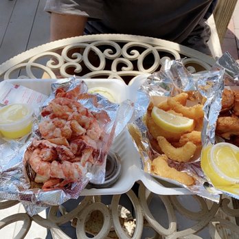 Red's Eats - Lobster roll, fried shrimp, and fried scallops. - Seafood Near Me - Wiscasset, Maine