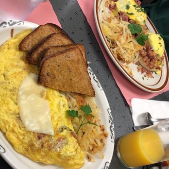 Toast - Portuguese omelette - Breakfast & Brunch Near Me - Hull, Massachusetts Toast - Portuguese omelette - Breakfast & Brunch Near Me - Hull, Massachusetts