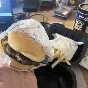 Wienerschnitzel - Chili Cheeseburger - Fast Food Near Me - Santa Clara, California Wienerschnitzel - Chili Cheeseburger - Fast Food Near Me - Santa Clara, California