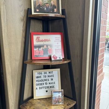 Chick-fil-A - Decor - Fast Food Near Me - Perrysburg, Ohio Chick-fil-A - Decor - Fast Food Near Me - Perrysburg, Ohio