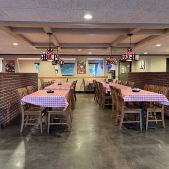 Pizza Hut - Dine in! - Pizza Near Me - Geneseo, Illinois