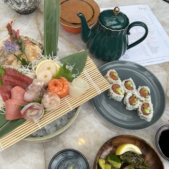 Wabi on Rose - Chef Rains Sashimi Garden Spicy Bluefin Tuna Roll - Sushi Bars Near Me - Venice, California Wabi on Rose - Chef Rains Sashimi Garden Spicy Bluefin Tuna Roll - Sushi Bars Near Me - Venice, California