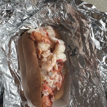 James Hook & Co - Regular Large Lobster Roll with Butter - Seafood Near Me - Boston, Massachusetts