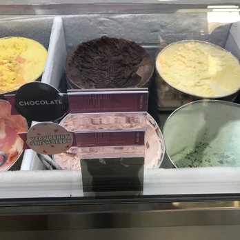 Baskin Robbin - Strawberry - Ice Cream & Frozen Yogurt Near Me - El Puerto de Santa María, California