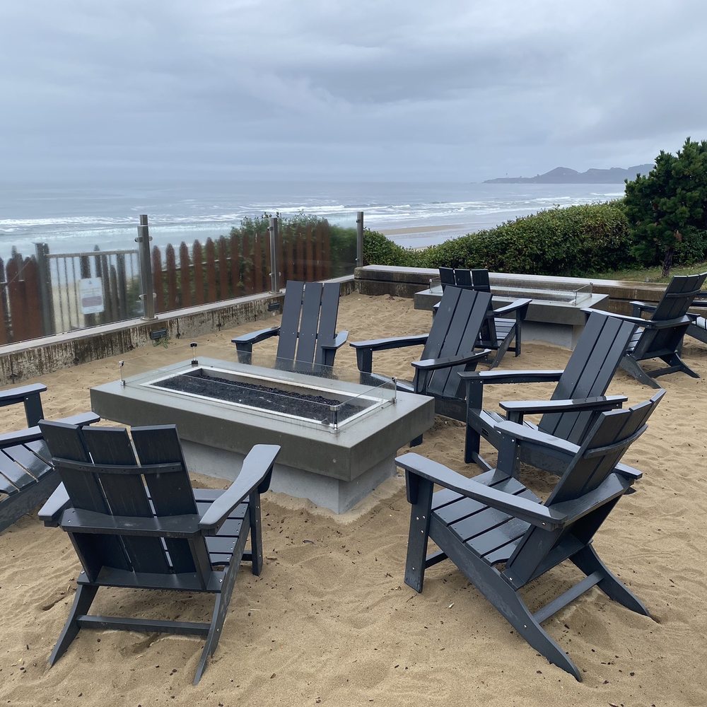 Inn at Nye Beach - Great place to relax after a day of hiking, fire pits put off great heat! - Hotels Near Me - Newport, Oregon Inn at Nye Beach - Great place to relax after a day of hiking, fire pits put off great heat! - Hotels Near Me - Newport, Oregon