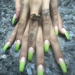 Star Nails - Green neon dip