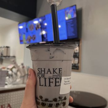 Ding Tea La Mirada - Taro Latte with boba - Bubble Tea Near Me - La Mirada, California