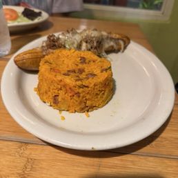 Canoa con arroz con gandules Canoa con arroz con gandules