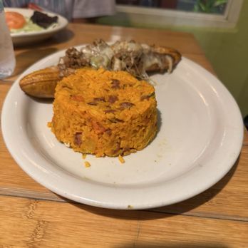 El Platanal - Canoa con arroz con gandules - Caribbean Near Me - Carolina, Puerto Rico El Platanal - Canoa con arroz con gandules - Caribbean Near Me - Carolina, Puerto Rico