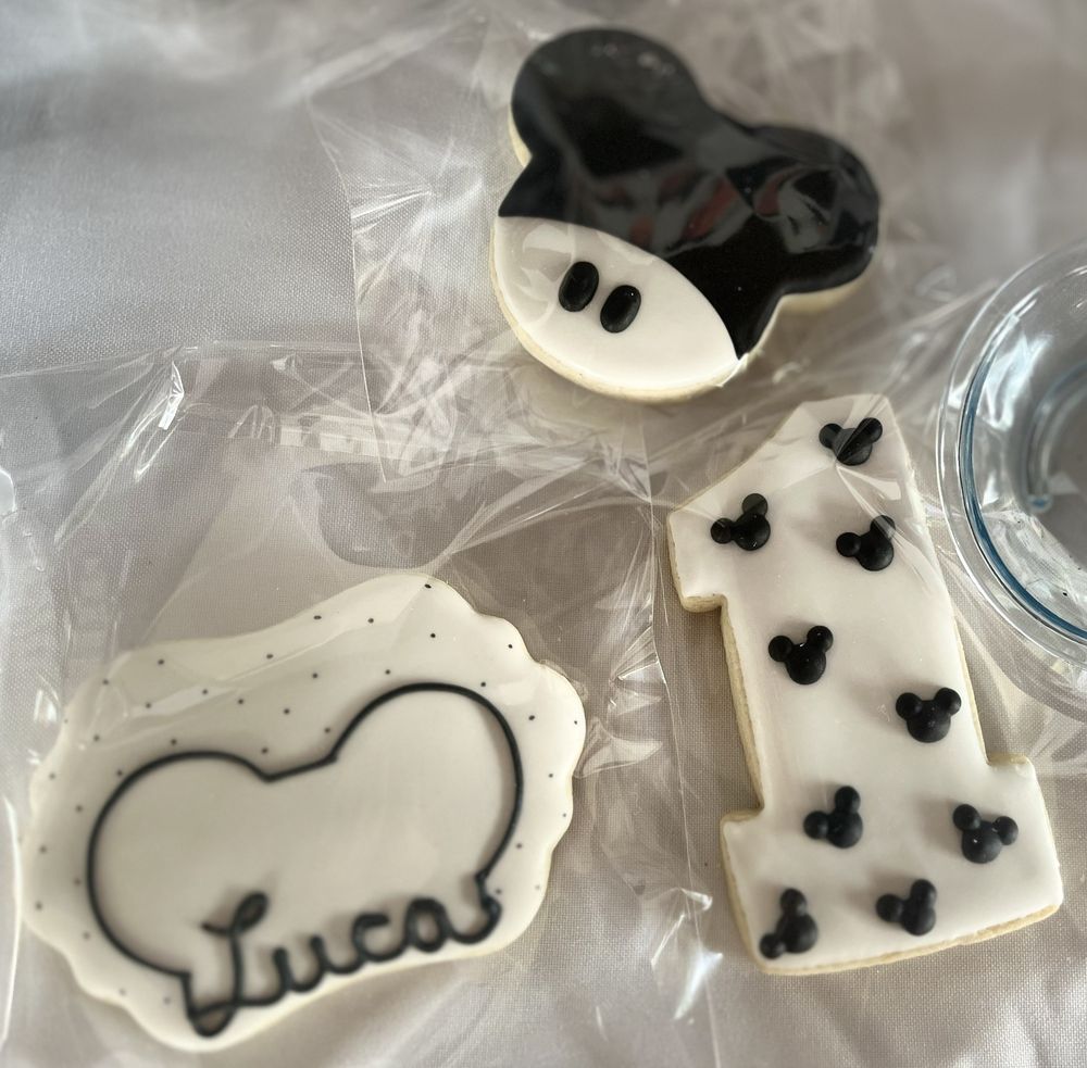 Christy's Frosted Delights Logo