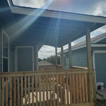 Isaias Gonzalez Landscaping - Side view of porch - Landscaping Near Me Isaias Gonzalez Landscaping - Side view of porch - Landscaping Near Me