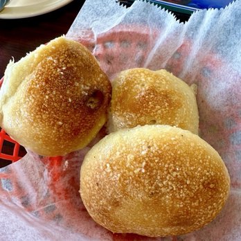 Joe’s Italian - Delicious Hot Rolls Complimentary - Pizza Near Me - DeRidder, Louisiana