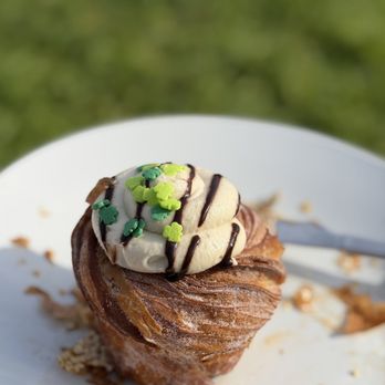 Butter & Crumble - Martha's Guinness cruffin - Bakeries Near Me - San Francisco, California