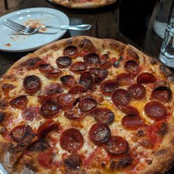 Mohio Pizza - Pepperoni pizza