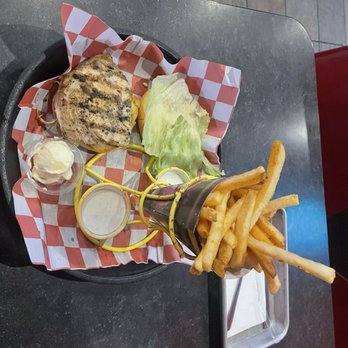 Space Aliens Bar & Grill - Very basic and under whelming chicken sandwich - Barbeque Near Me - Albertville, Minnesota Space Aliens Bar & Grill - Very basic and under whelming chicken sandwich - Barbeque Near Me - Albertville, Minnesota