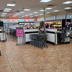 Braums Ice Cream & Dairy Store - Grocery Area