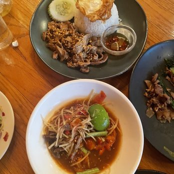 Somtum Der - Tum mangsavirat (bottom), khao kratiem prik thai (top) - Thai Near Me - New York, New York Somtum Der - Tum mangsavirat (bottom), khao kratiem prik thai (top) - Thai Near Me - New York, New York