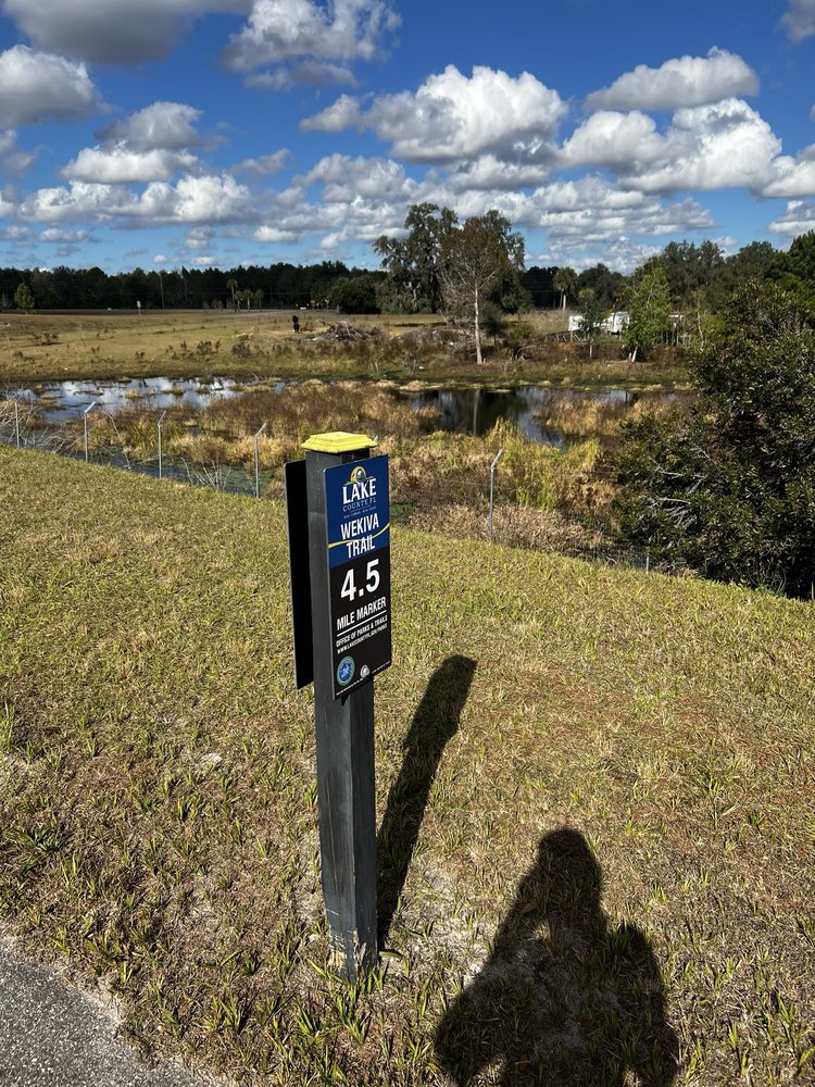 Neighborhood Lakes Scenic Trail Logo