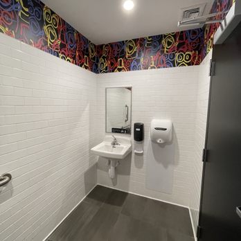 Dave's Hot Chicken - Clean restrooms - Chicken Shop Near Me - Newington, Connecticut Dave's Hot Chicken - Clean restrooms - Chicken Shop Near Me - Newington, Connecticut