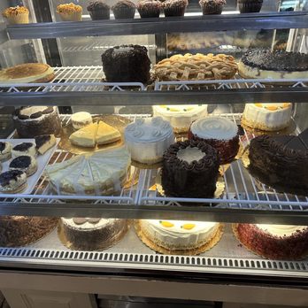 Leli's Bakery - Cake display - Cafes Near Me - Astoria, New York