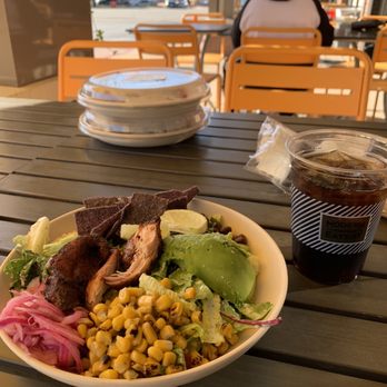 Modern Market Eatery - Salad with blackened chicken - Salad Near Me - Austin, Texas Modern Market Eatery - Salad with blackened chicken - Salad Near Me - Austin, Texas