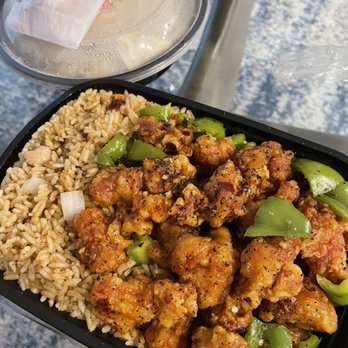 China King - D32. Black Pepper Chicken Combination Plate - Chinese Near Me - Nashville, Tennessee China King - D32. Black Pepper Chicken Combination Plate - Chinese Near Me - Nashville, Tennessee