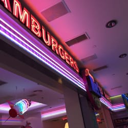 Tommy Mel's - Fantástico restaurante estilo años 50. Cuidada imagen.