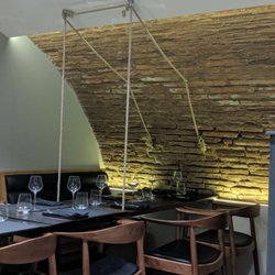 Le Homard Frites - Dining room in the cave of le homard frites