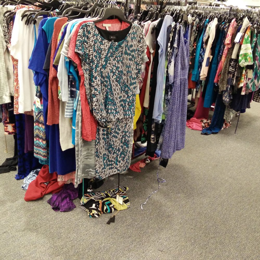 Kohl's - Clothes from racks on floor - Department Stores Near Me - CINCINNATI, Ohio Kohl's - Clothes from racks on floor - Department Stores Near Me - CINCINNATI, Ohio
