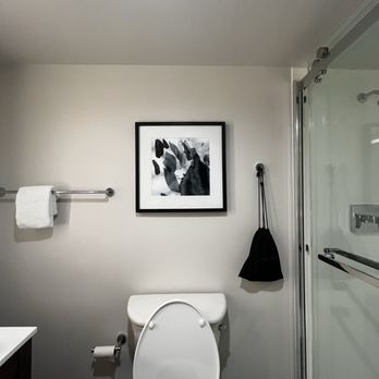 Four Points by Sheraton Bakersfield - Hotels Near Me - Bakersfield, California