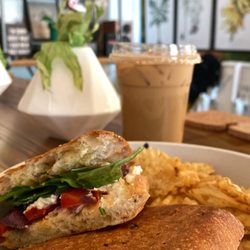 Lokal Coffee - Veggie sandwich