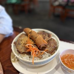 Pho Vi Hoa - B9 Egg Roll w/ Vermicelli - @rayz