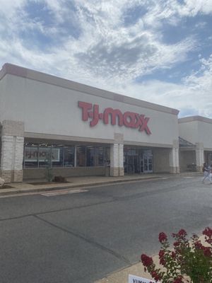 TJ MAXX - Updated January 2026 - 10 Photos & 27 Reviews - 48 E 33rd St