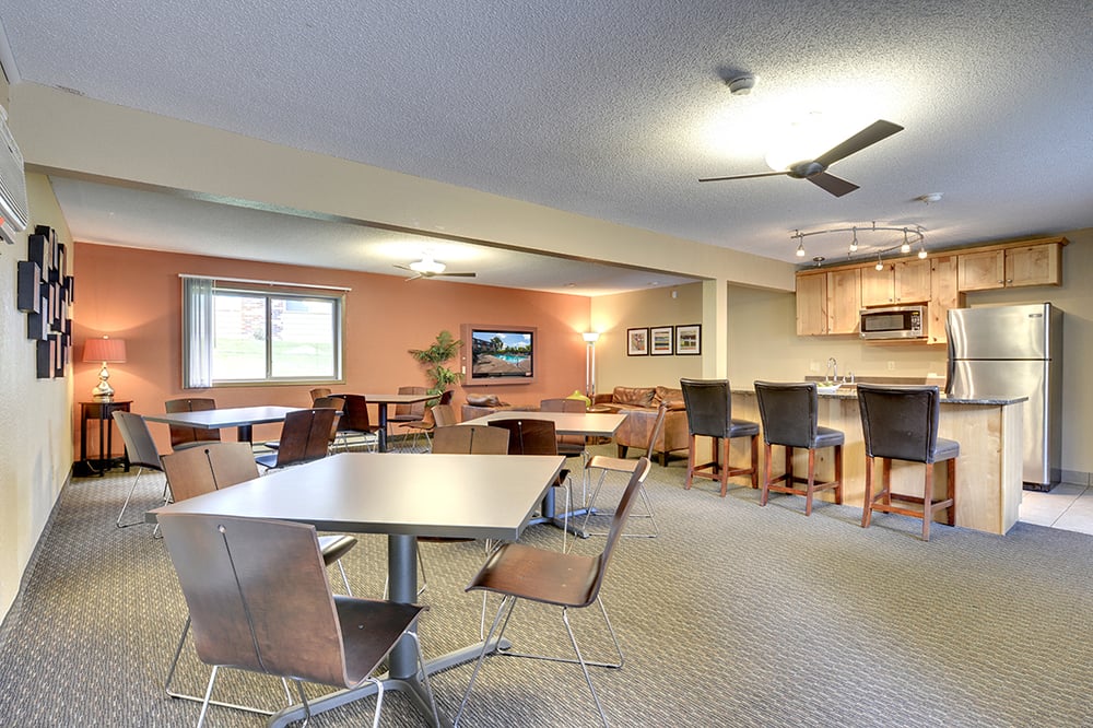 SILVER RIDGE APARTMENTS Updated October 2024 16 Photos 2330