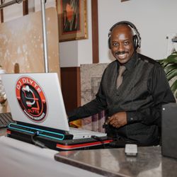 DJ D-Lyte - Honolulu Wedding DJ