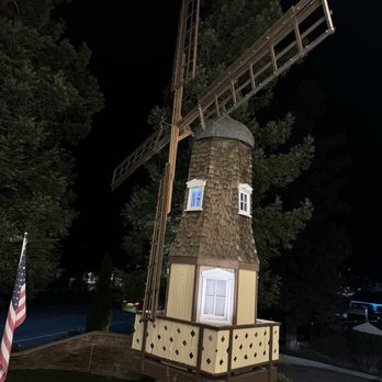 Kronborg Inn - Windmill in front of the hotel - Hotels Near Me - Solvang, California Kronborg Inn - Windmill in front of the hotel - Hotels Near Me - Solvang, California