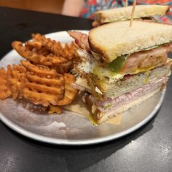 Stack 571 Burger & Whiskey Bar - Club