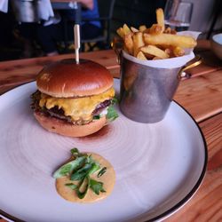 Restaurant Sagibeiz - Cheeseburger 5**