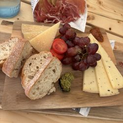 Landhaus Walter - Südafrika Sauvignon Blanc and Cheese platter