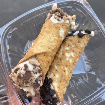 Bova's Bakery - Creme Brulee Cannoli and Chocolate Chip Cannoli - Bakeries Near Me - Boston, Massachusetts