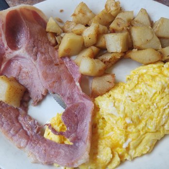 Capitol Pancake House - Country Ham Scrambled eggs with cheese home fries - Breakfast & Brunch Near Me - Williamsburg, Virginia Capitol Pancake House - Country Ham Scrambled eggs with cheese home fries - Breakfast & Brunch Near Me - Williamsburg, Virginia