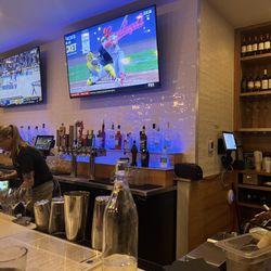 GIA MIA - St Charles - Bar with the right games playing