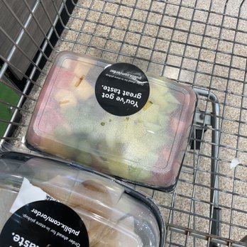 Publix - two plastic containers of food on a shopping cart - Grocery Near Me - Hollywood, Florida Publix - two plastic containers of food on a shopping cart - Grocery Near Me - Hollywood, Florida